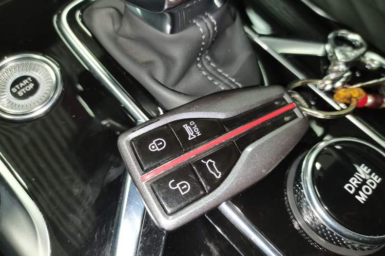 Used Hongqi HS5 2022 Revised Version 2.0T Smart Connect Flagship Edition
