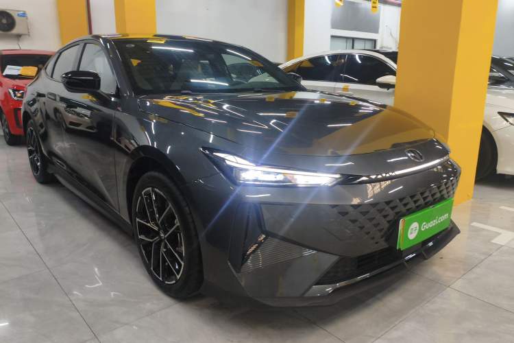 Used Changan UNI-V iDD 2024 Blue Whale Smart Electric iDD 136km Luxury Model
