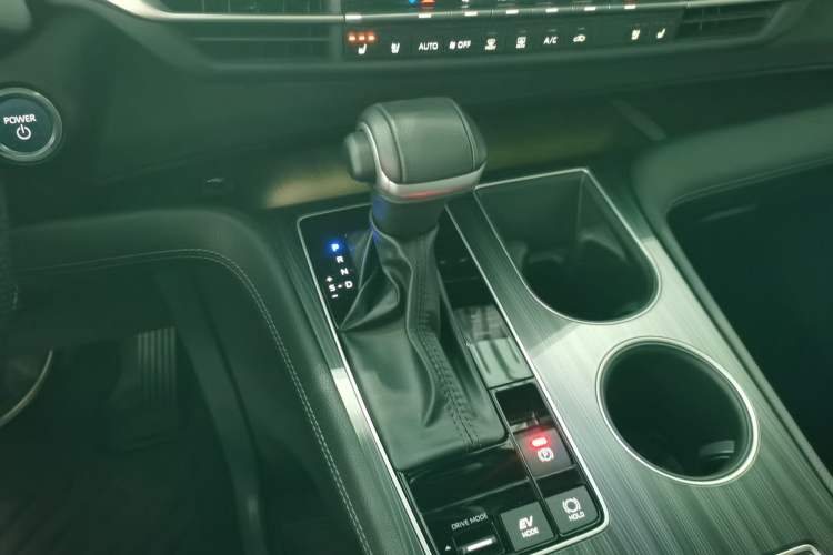 Used Toyota Sienna 2023 2.5L Hybrid Deluxe Edition
