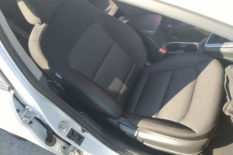 Used Hyundai Elantra 2016 1.6L Manual ZhiXuan · Dynamic Model