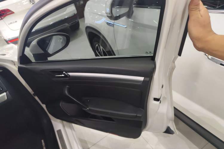 Used Volkswagen Lamando 2015 330TSI DSG Luxury Edition
