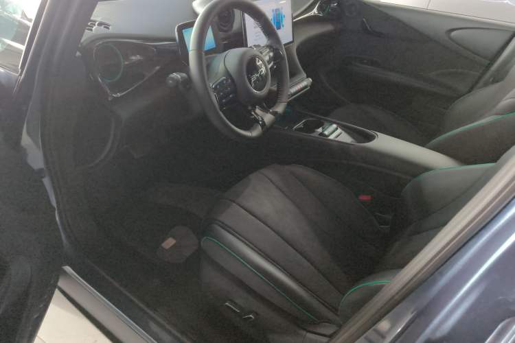 Used BYD Dolphin 2024 Honor Edition 420km Fashion Version
