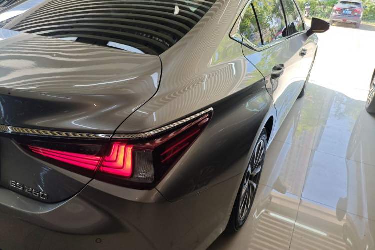 Used Lexus ES 2021 260 Excellence Edition
