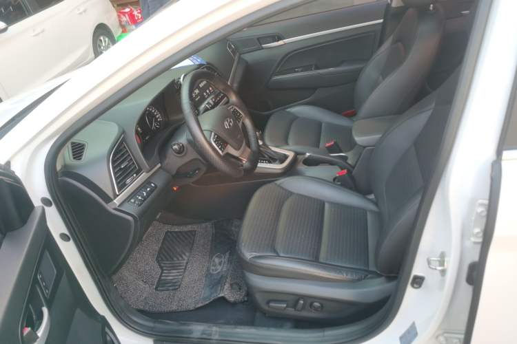 Used Hyundai Elantra 2016 1.6L Automatic ZhiXuan · Flagship Edition
