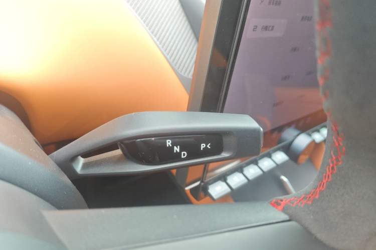 Used  YU7 2025 Ultra-Long Range High-Performance All-Wheel-Drive Max Edition