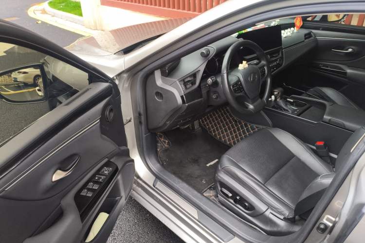 Used Lexus ES 2023 200 Excellence Edition