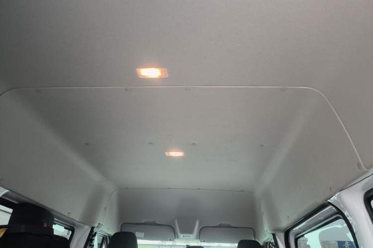 Used JMC Fushun 2023 2.0T Manual Short-Wheelbase Mid-Height Commercial Multi-Purpose 5-Seater Passenger Vehicle
