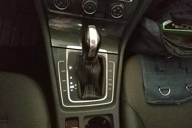 Used Volkswagen Golf 2017 1.6L Automatic Comfort Million-Vehicle Anniversary Edition
