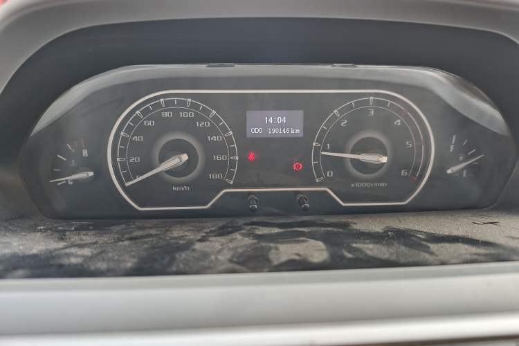 Used SAIC MAXUS Xintu V80 2019 2.5T Classic Version 6-Speed Manual – Aoyuntong Modified Long Wheelbase Mid-Height 7-Seater