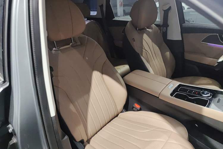 Used Chery Tiggo 8 L 2024 2.0T Two-Wheel Drive Prestige Version 5 Seats
