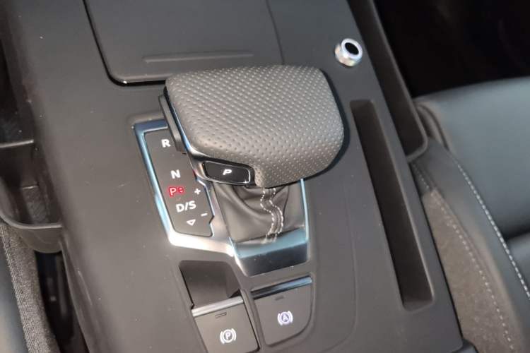 Used Audi Q5L 2025 quattro 45th Anniversary Edition 40 TFSI Luxury Dynamic Model
