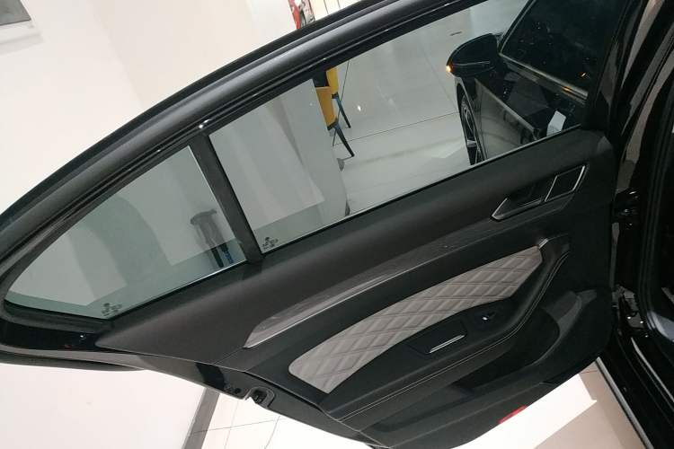 Used Volkswagen Magotan 2023 2 Million Units Limited Edition 330TSI DSG Leading Version
