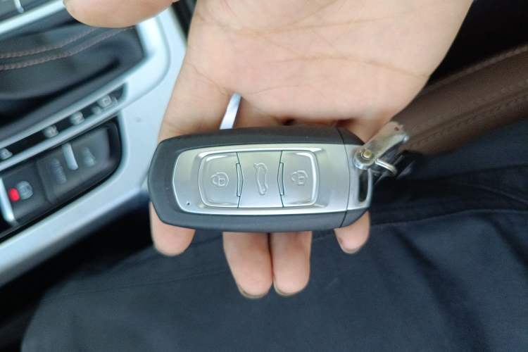 Used Geely Auto Emgrand X7 Sport 2016 1.8TD Automatic ZhiZun Version
