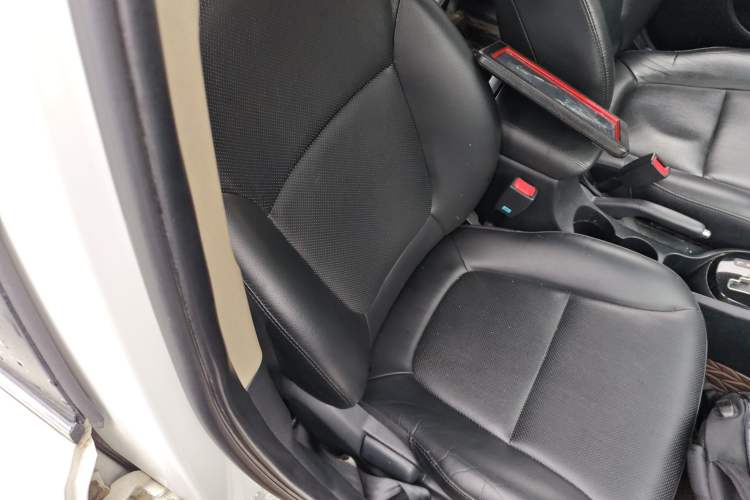 Used Kia K2 2012 Hatchback 1.6L AT Premium Commemorative Edition
