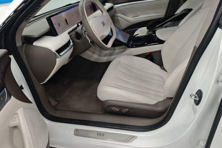 Used  L7 2022 Dynamic Model
