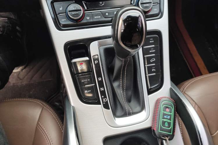 Used Geely Auto Emgrand X7 Sport 2016 1.8TD Automatic ZhiZun Version
