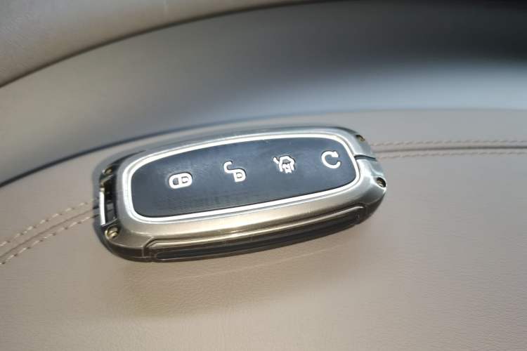 Used Denza D9 2022 DM-i 970 Four-Wheel Drive Flagship Model
