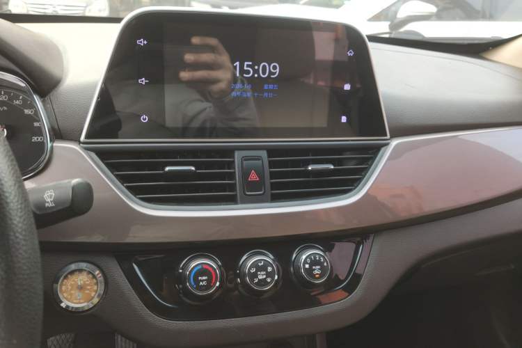 Used Baojun 310W 2017 1.5L Manual Fashion Model China V
