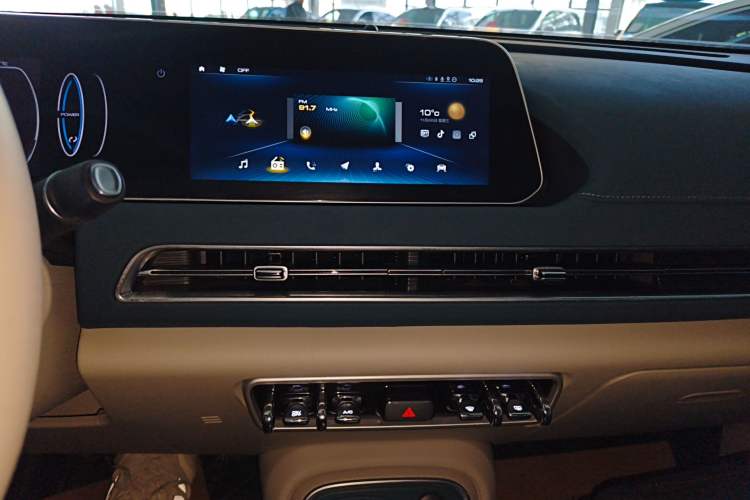 Used ORA Good Cat 2023 401 km Standard Range Luxury Version Lithium Iron Phosphate
