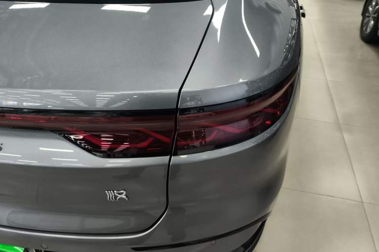 Used BYD Han 2024 DM-i Glory Edition 200KM Flagship Model
