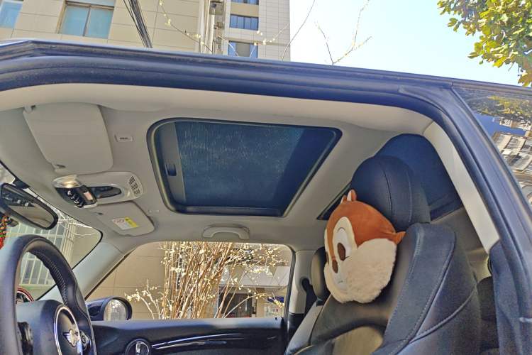 Used MINI MINI 2019 1.5T COOPER Artist