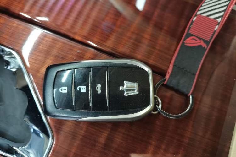 Used Toyota Crown 2015 2.0T Pioneer Edition
