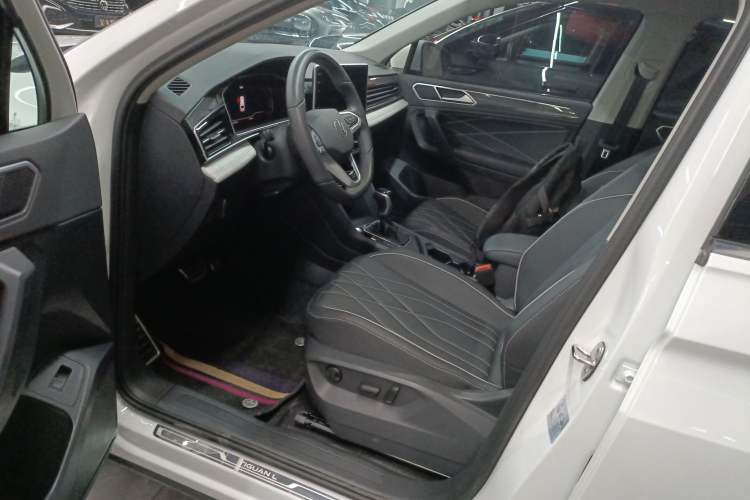 Used Volkswagen Tiguan L 2024 Outstanding Model 330TSI Automatic Two-Wheel Drive R-Line Dragon Glory Edition
