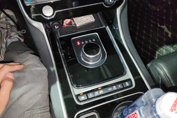 Used Jaguar XE 2017 2.0T 200 PS R-Sport