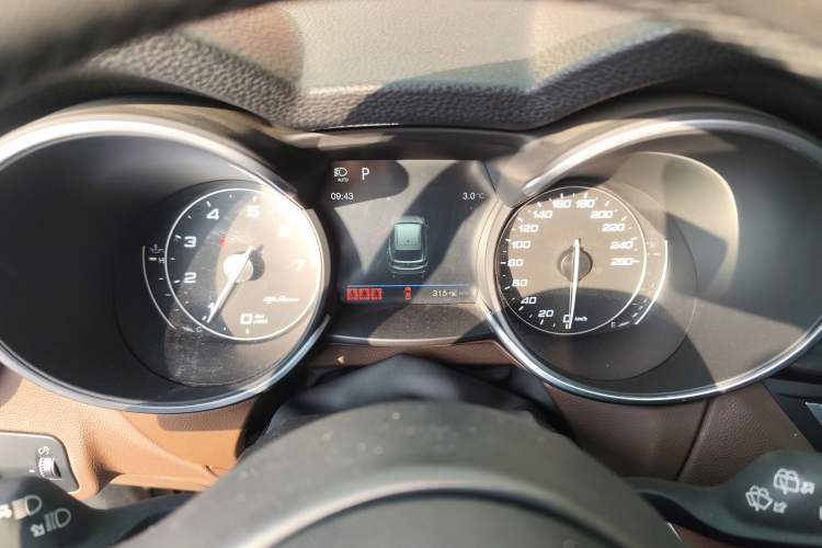 Used Alfa Romeo Stelvio 2017 2.0T 200HP Luxury Edition
