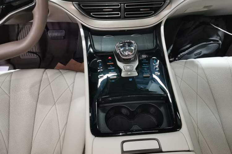 Used Denza D9 2022 DM-i 970 Four-Wheel Drive Prestige Model