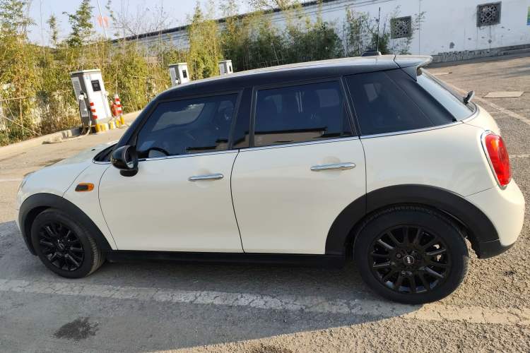 Used  MINI 2016 1.5T COOPER Five-Door Edition
