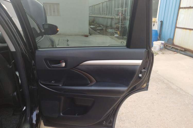 Used Toyota Highlander 2017 2.0T Four-Wheel Drive Luxury Edition 7 Seats