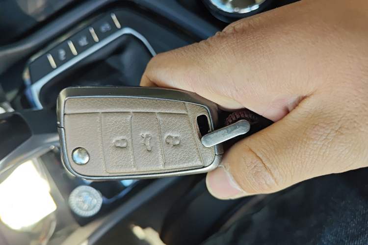 Used Volkswagen Tiguan L 2024 Outstanding Model 330TSI Automatic Two-Wheel Drive R-Line Dragon Glory Edition
