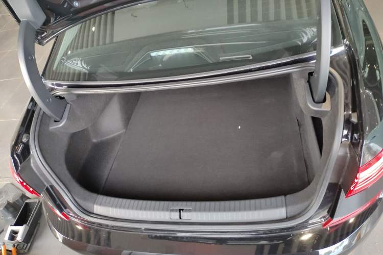 Used Volkswagen Passat 2025 Outstanding Model 380TSI Dragon Glory Edition
