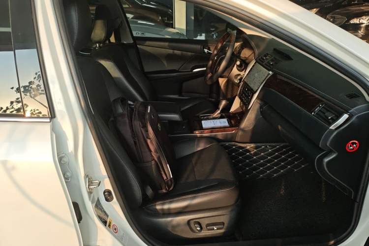 Used Toyota Camry 2016 2.0G 10th Anniversary Leading Edition
