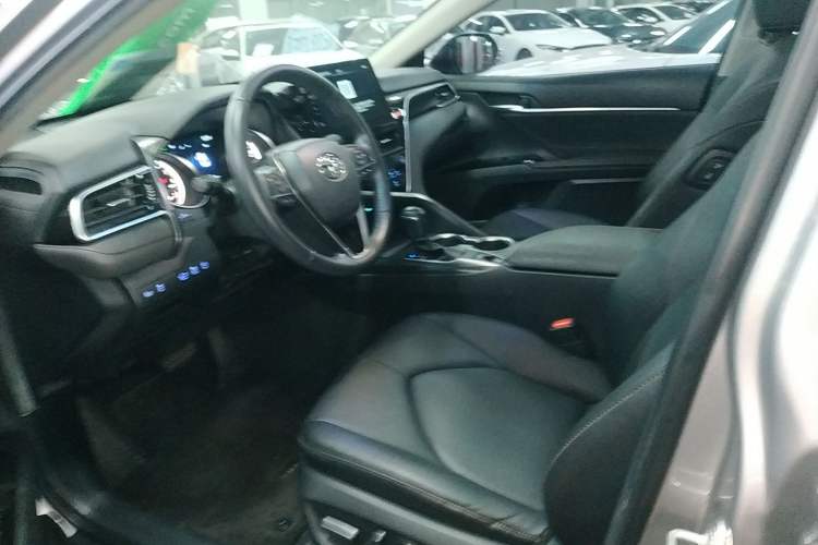 Used Toyota Camry 2021 2.0G Luxury Edition
