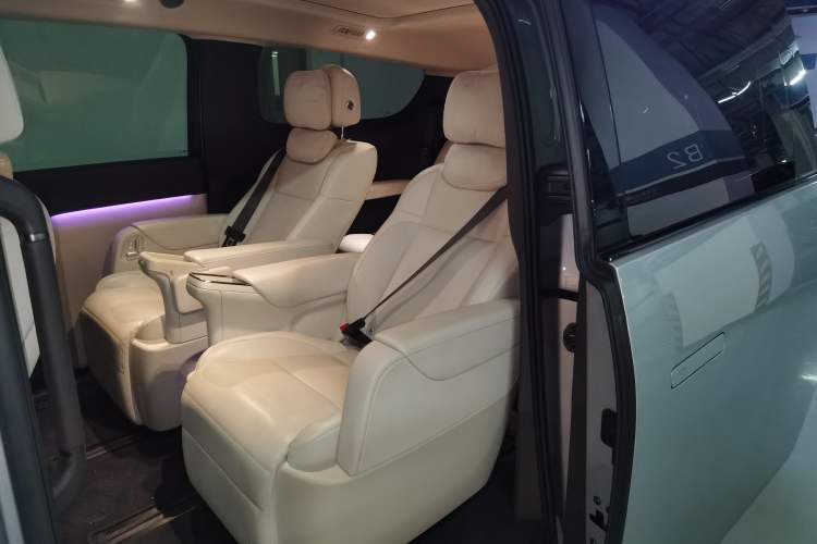 Used Li Auto MEGA 2024 Ultra Model
