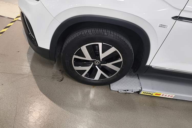 Used Volkswagen Tayron 2024 300TSI Two-Wheel-Drive Luxury Plus Advanced Version
