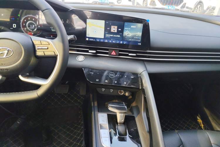 Used Hyundai Elantra 2022 1.5L CVT LUX Prestige Edition
