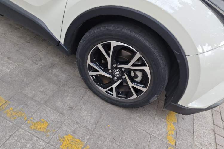 Used Toyota C-HR 2018 2.0L Leading with Sunroof China V Standard