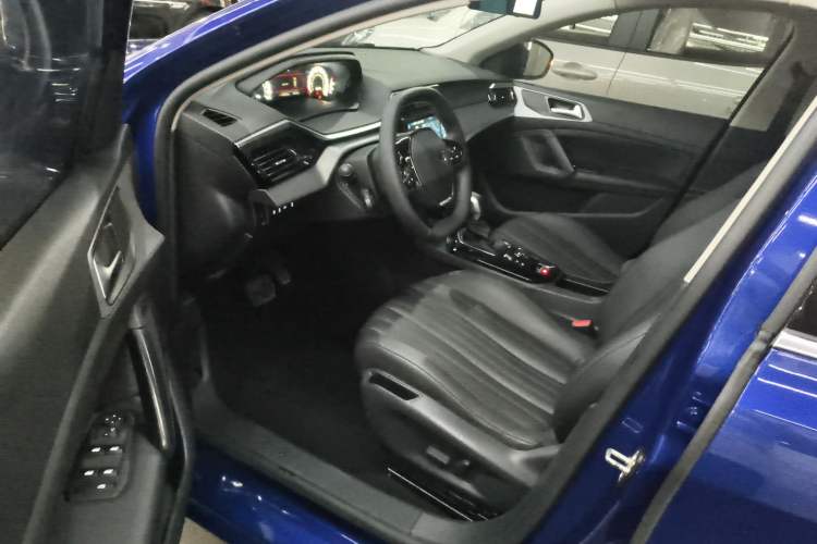 Used Peugeot 408 2022 1.6T Light-Chasing Edition
