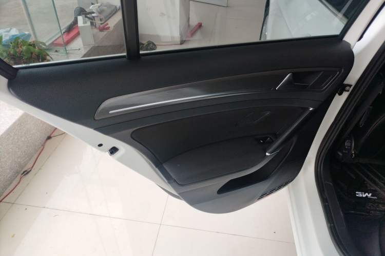 Used Volkswagen Golf 2016 230TSI Automatic Comfort Version
