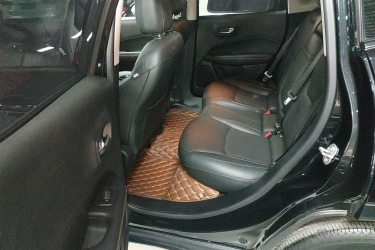 Used  Compass 2019 200T Automatic Family Edition - Connected Large Screen Version
