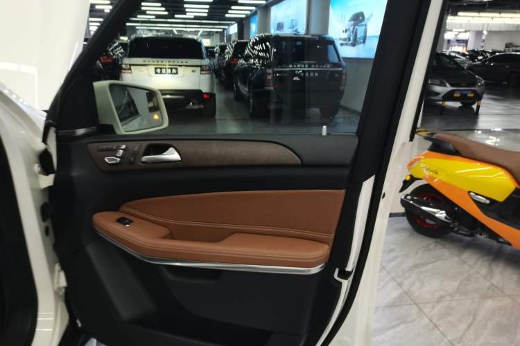 Used Mercedes-Benz GLS 2016 GLS 500 4MATIC
