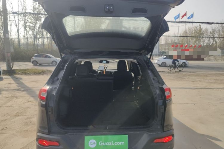 Used  Cherokee 2017 2.0L Superior Edition
