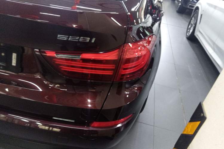 Used BMW 5 Series GT 2015 528i Leading Model
