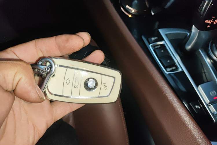 Used BMW 5 Series 2014 535Li Leading Model
