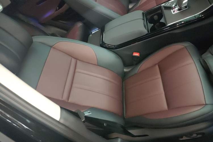 Used Land Rover Range Rover Evoque 2024 Aurora L 249 PS Prestige Light-Chasing Edition
