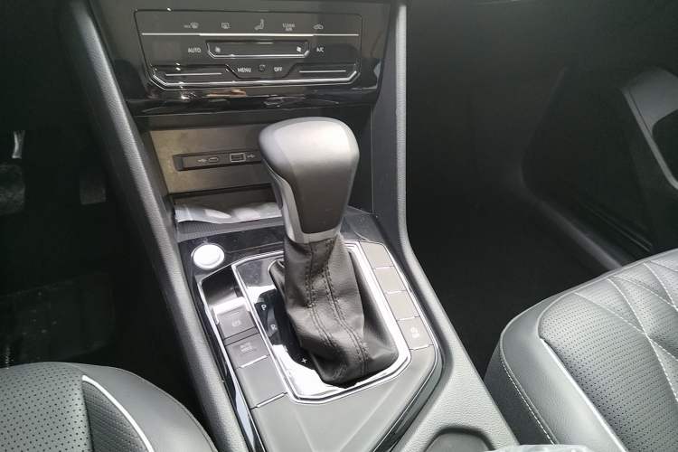 Used Volkswagen Tiguan L 2024 300TSI Automatic Two-Wheel Drive Smart Edition
