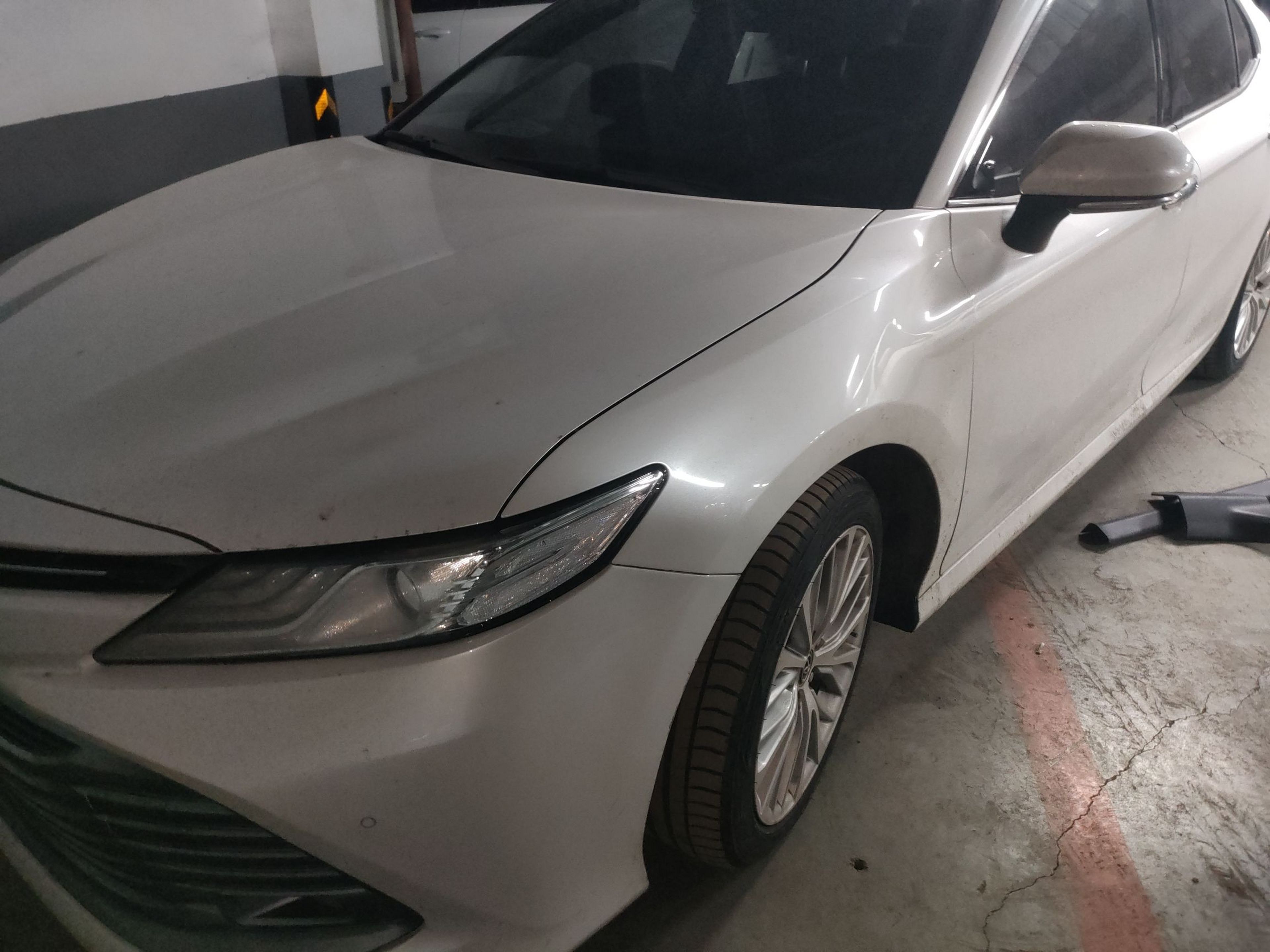 تحت مقدمة السيارة